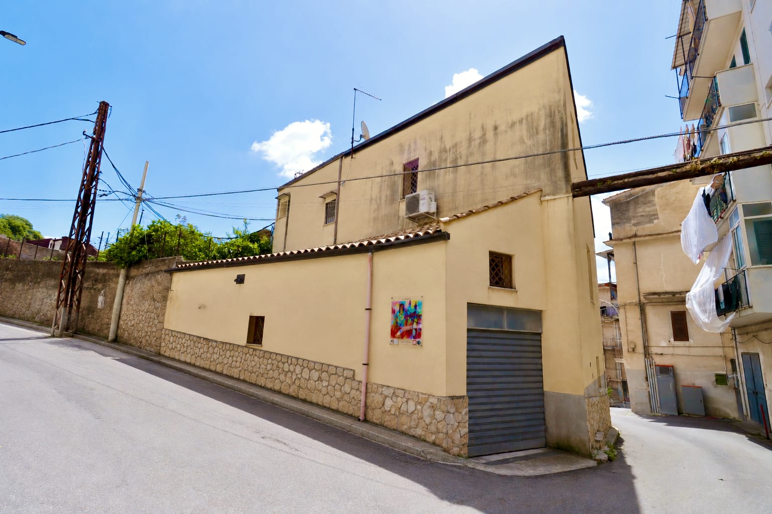 Via Miceli, rifinita abitazione indipendente con piano cottura in muratura e box auto
