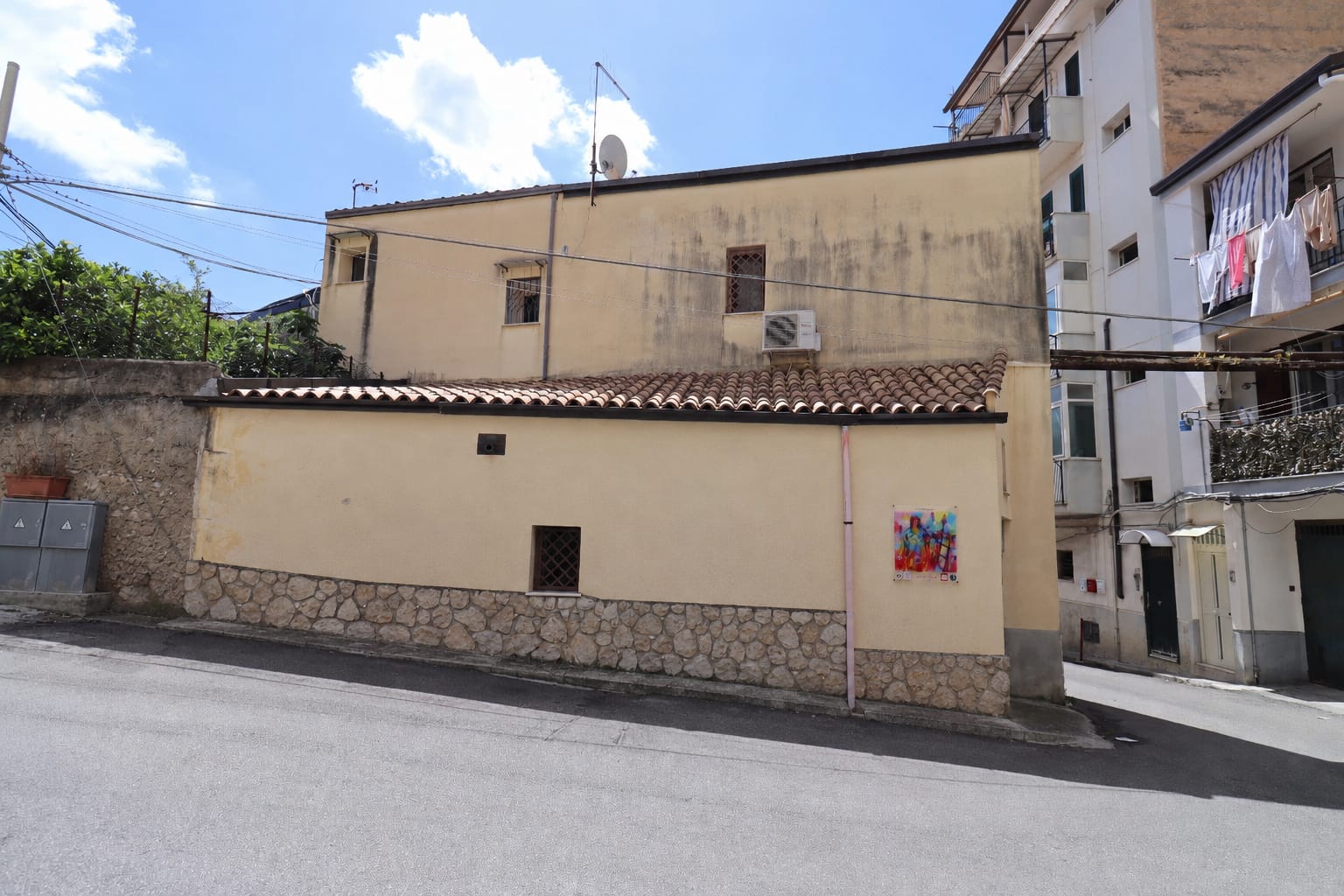 Via Miceli, rifinita abitazione indipendente con piano cottura in muratura e box auto