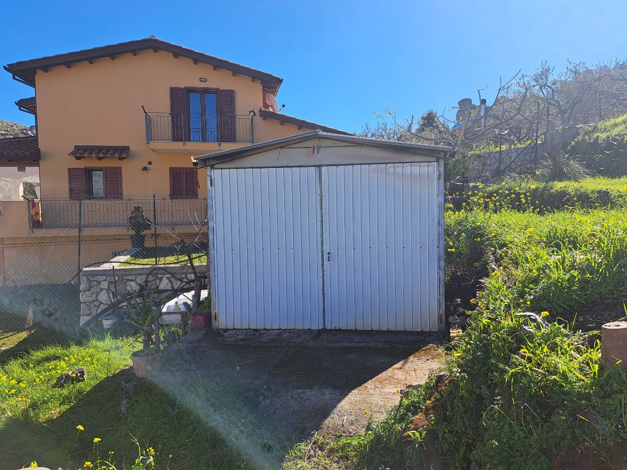 Str. Vic. Caputello terreno con progetto di 180 mq