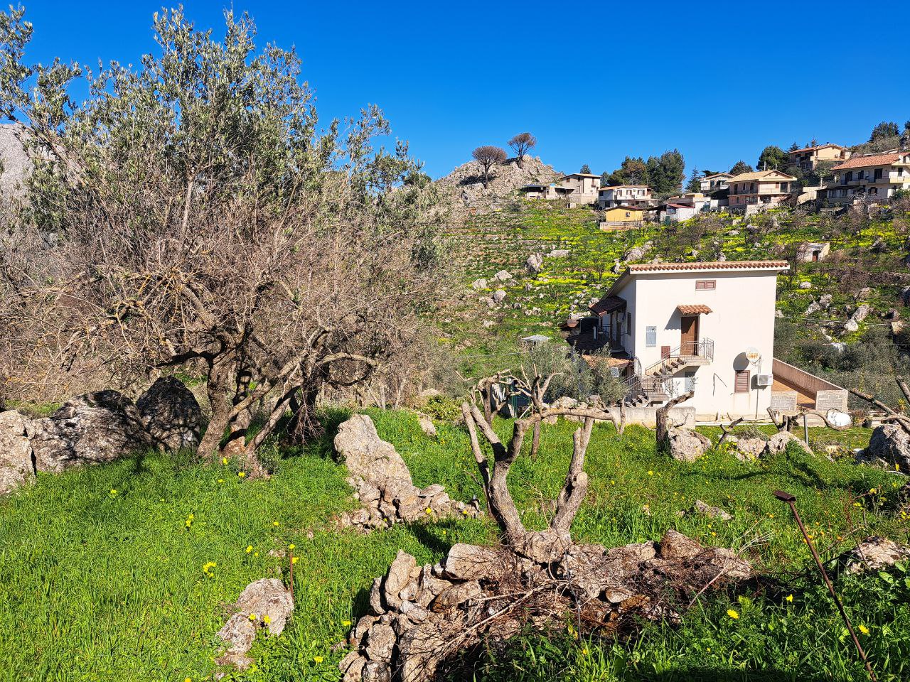 Str. Vic. Caputello terreno con progetto di 180 mq