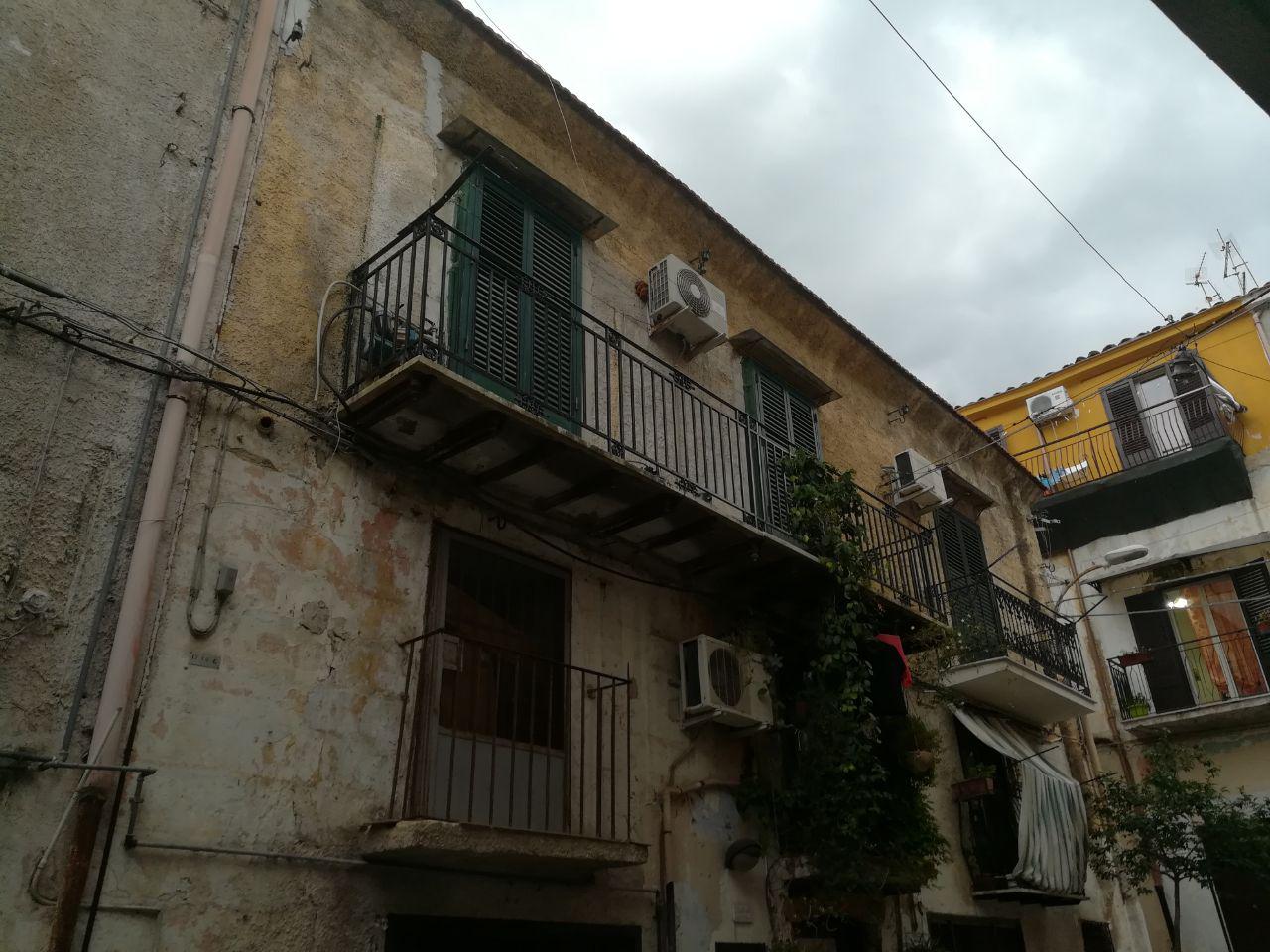 Via Antonio Veneziano, luminoso appartamento