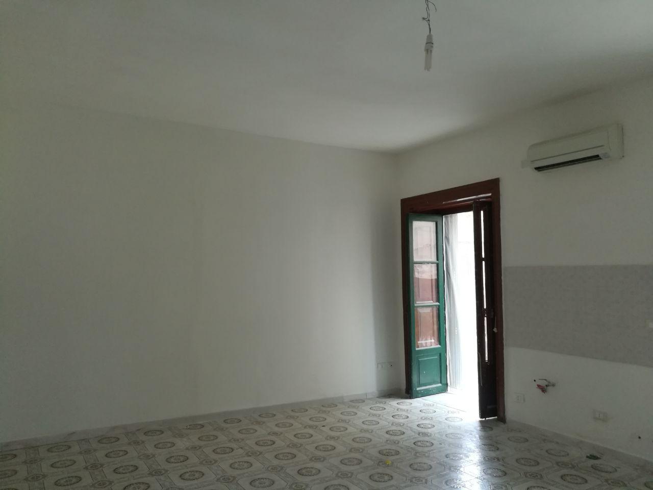 Via Antonio Veneziano, luminoso appartamento