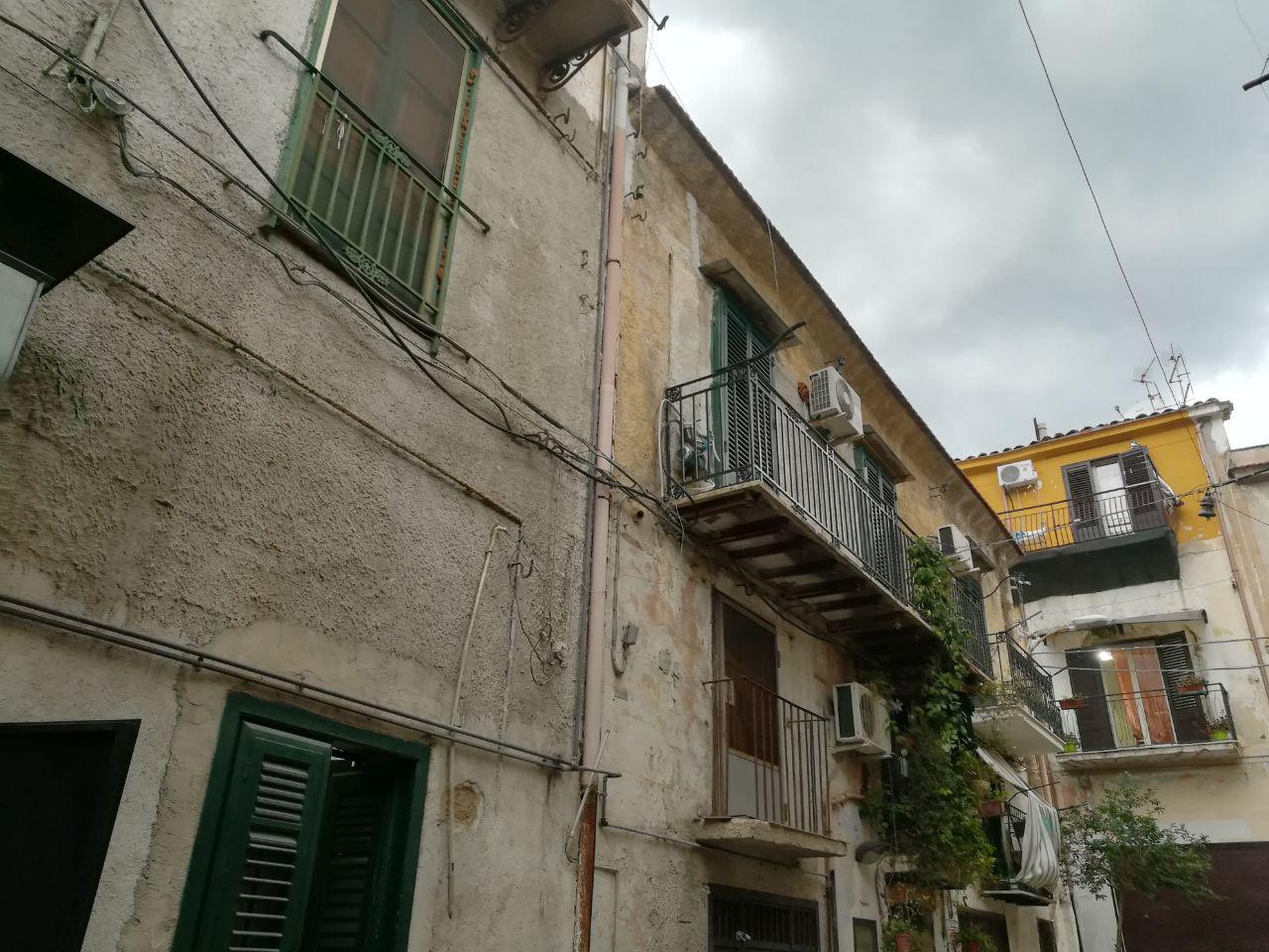 Via Antonio Veneziano, luminoso appartamento