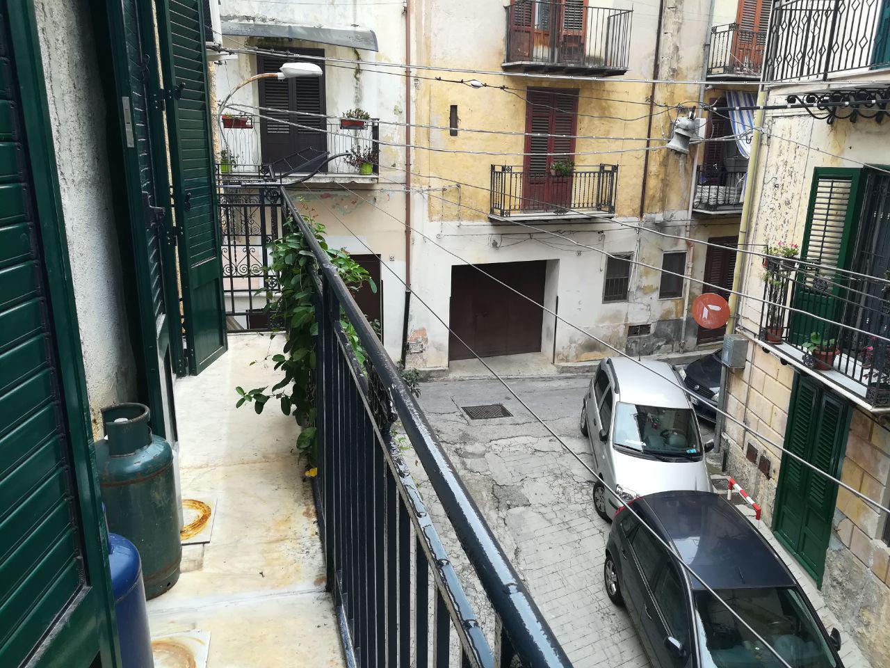 Via Antonio Veneziano, luminoso appartamento