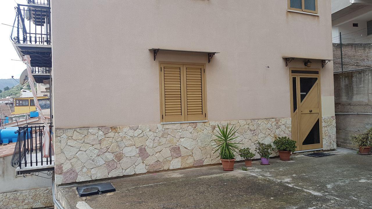 Salita Sant'Antonino 3vani con terrazzo posto auto
