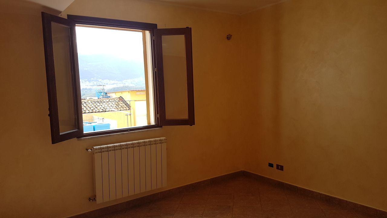 Salita Sant'Antonino 3vani con terrazzo posto auto
