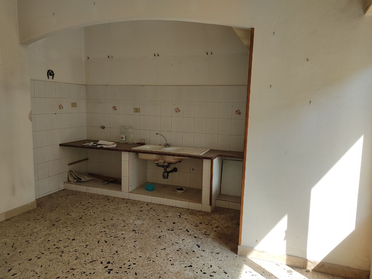 Via Venero, 2 vani, cucina abitabile e ripostiglio