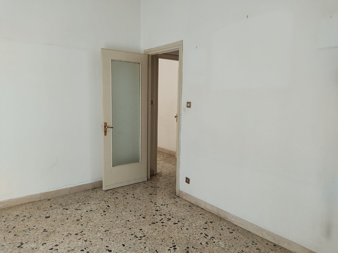 Via Venero, 2 vani, cucina abitabile e ripostiglio