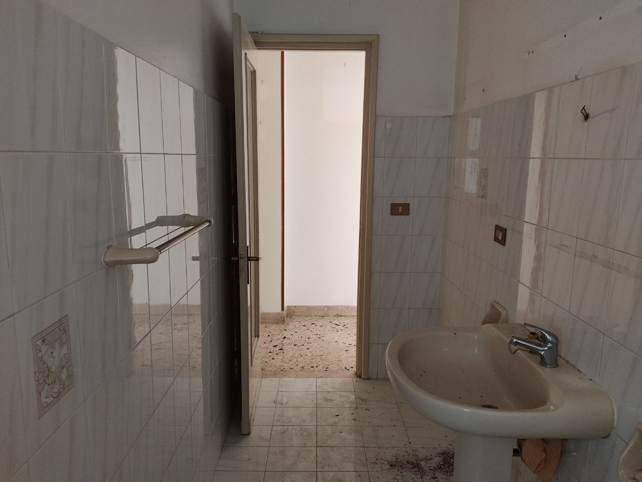 Via Venero, 2 vani, cucina abitabile e ripostiglio