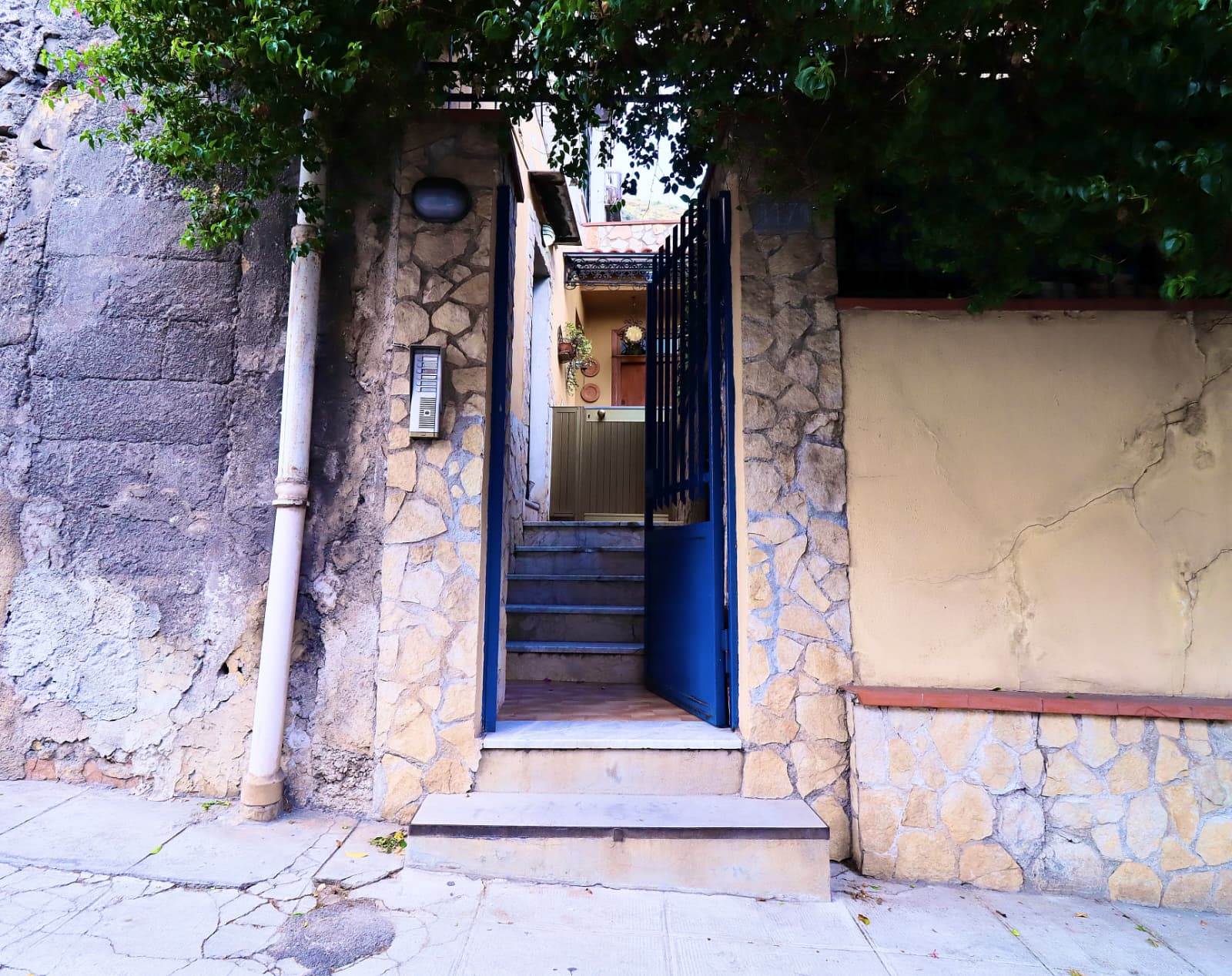 Corso Calatafimi, 2 locali arredato utilizzabile anche come investimento