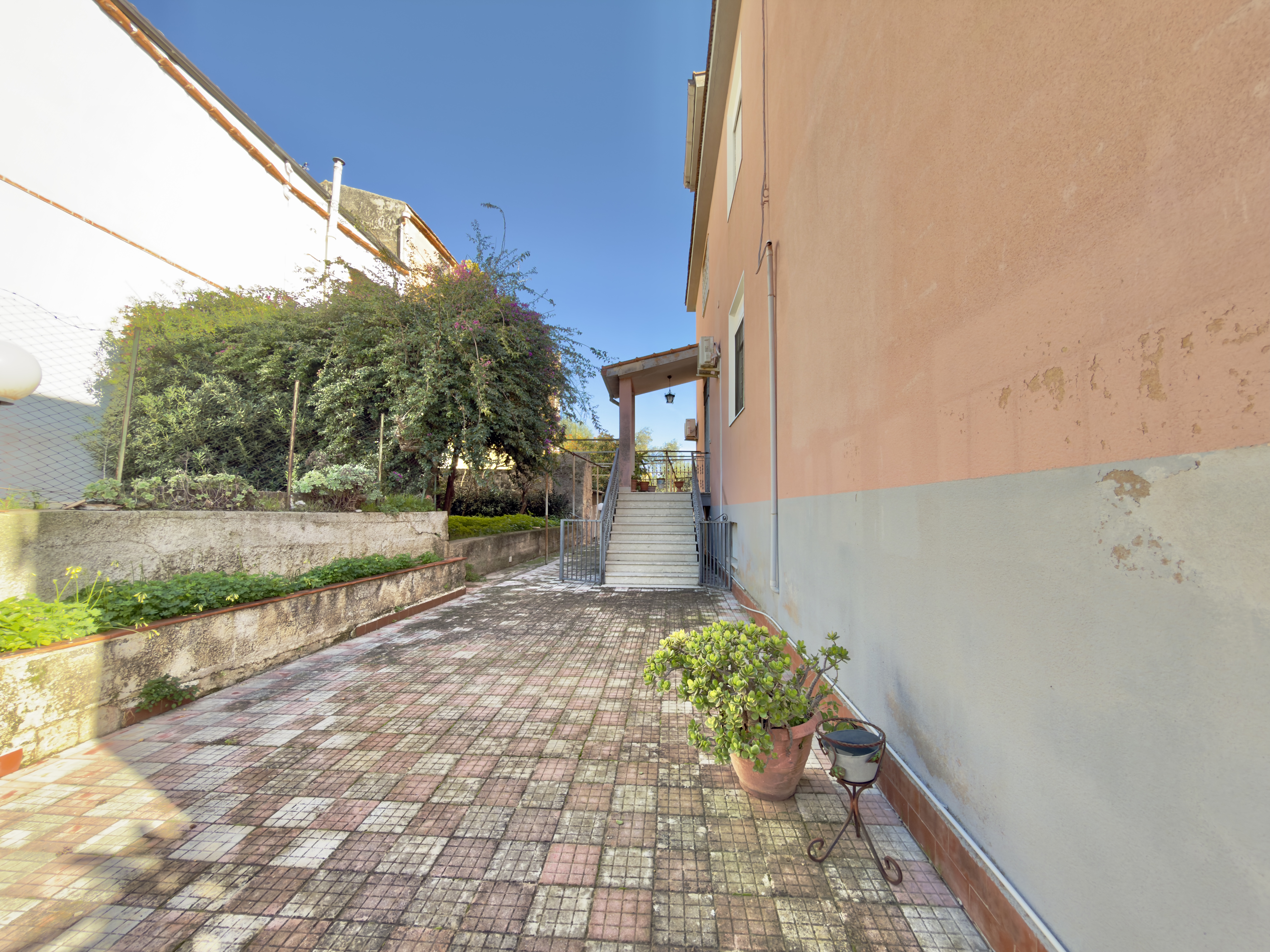Via Santa Liberata, 3 locali in villa con giardino