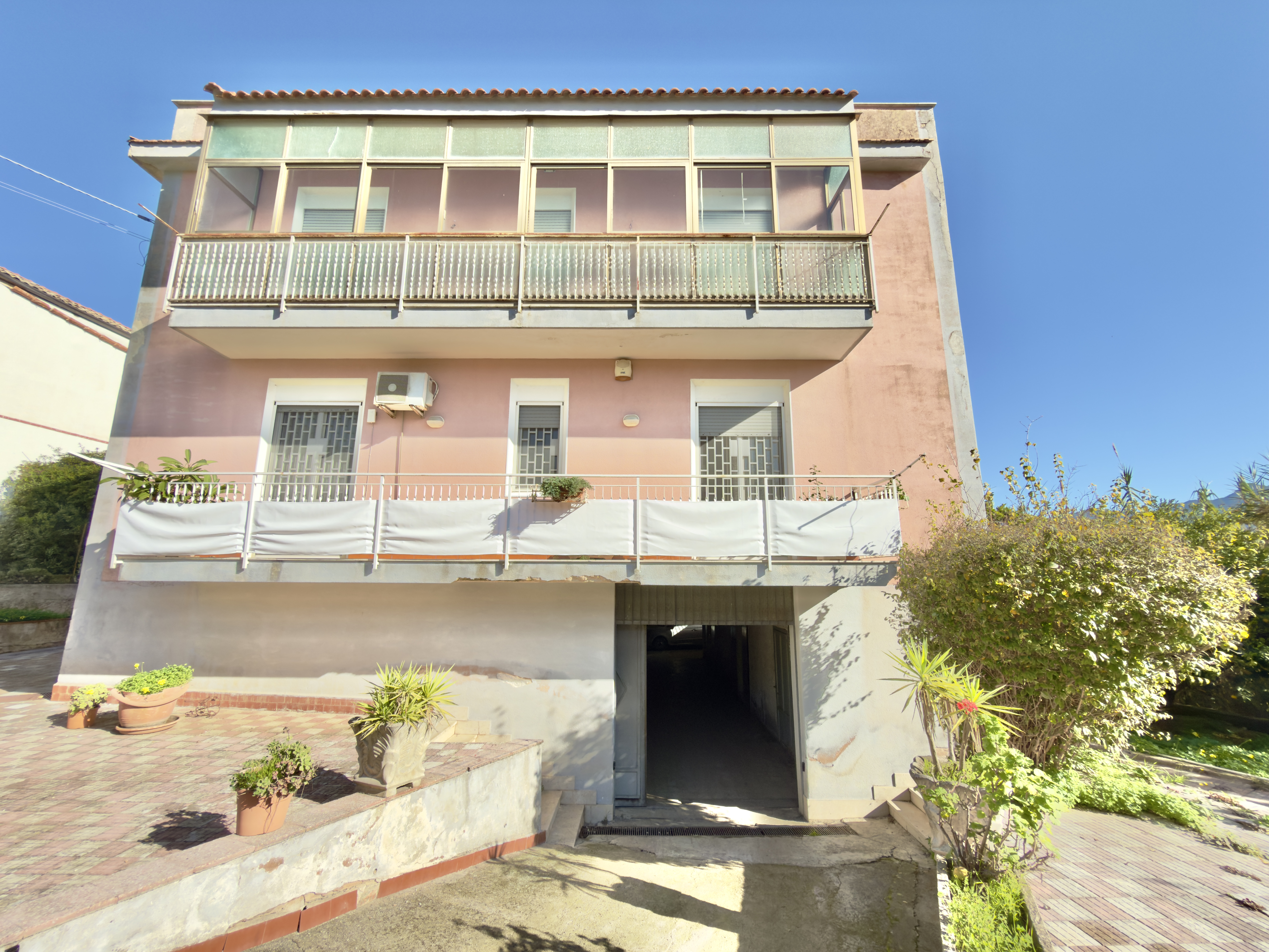 Via Santa Liberata, 3 locali in villa con giardino