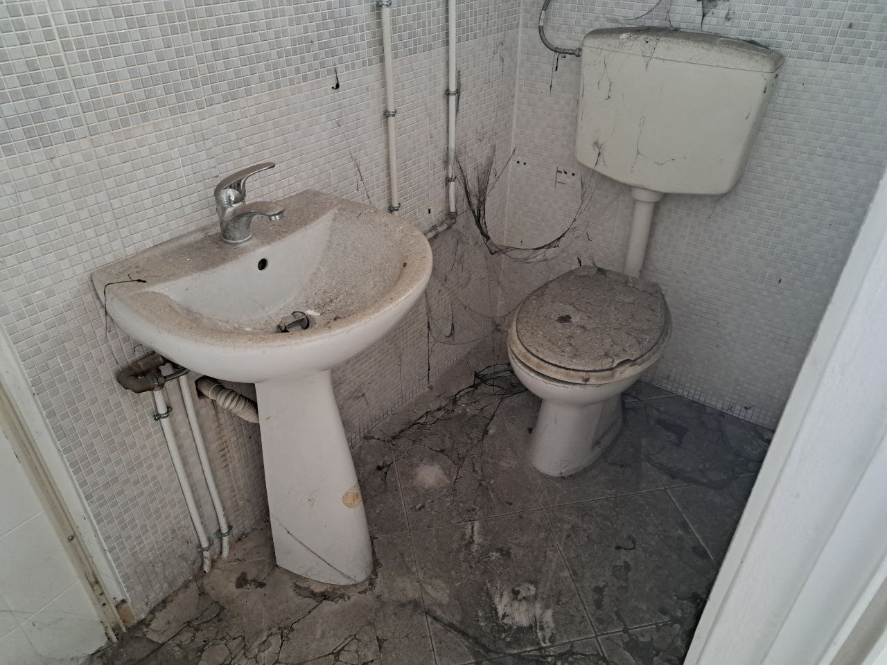 Via Venero locale in buona posizione ristrutturato