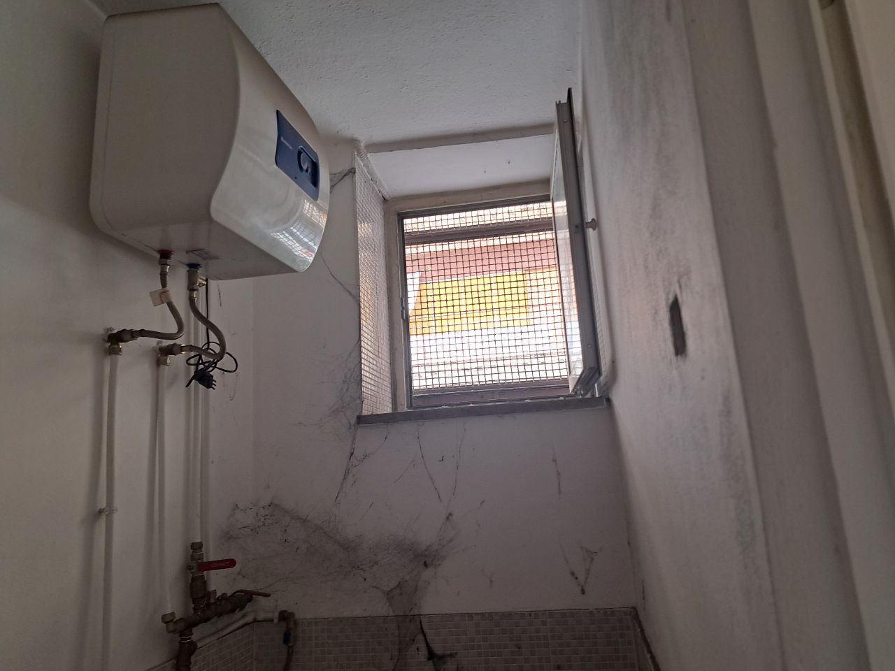 Via Venero locale in buona posizione ristrutturato