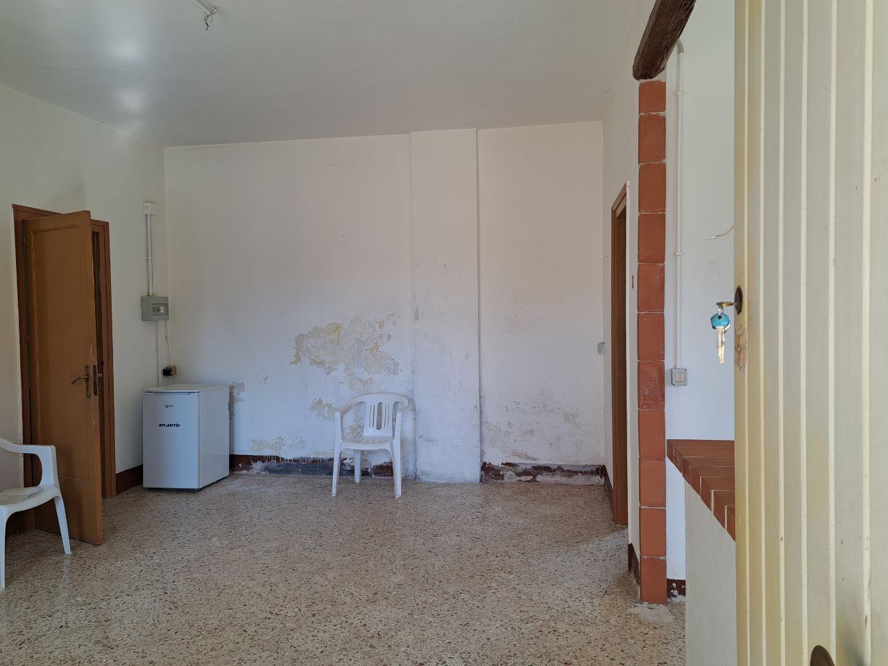 Via E. Cretazze, villino bifamiliare con magazzino
