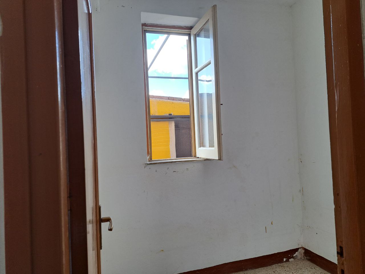 Via E. Cretazze, villino bifamiliare con magazzino