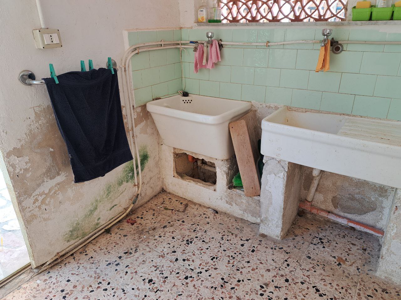 Via E. Cretazze, villino bifamiliare con magazzino