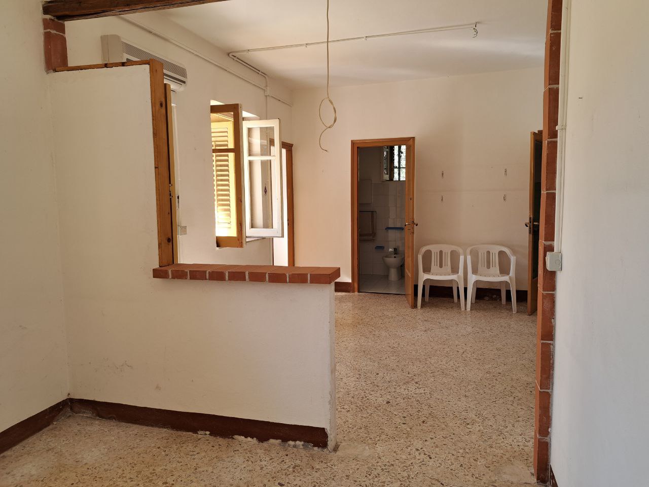 Via E. Cretazze, villino bifamiliare con magazzino