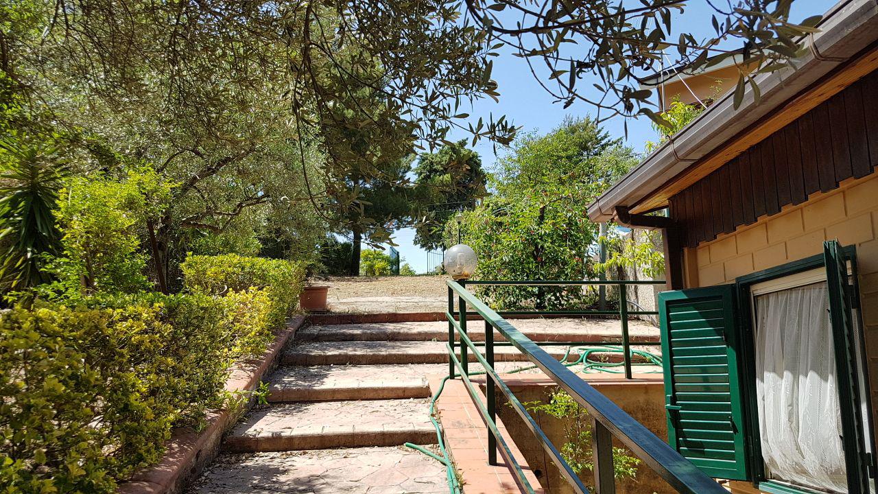 Strada Vicinale Barone, villino per villeggiatura