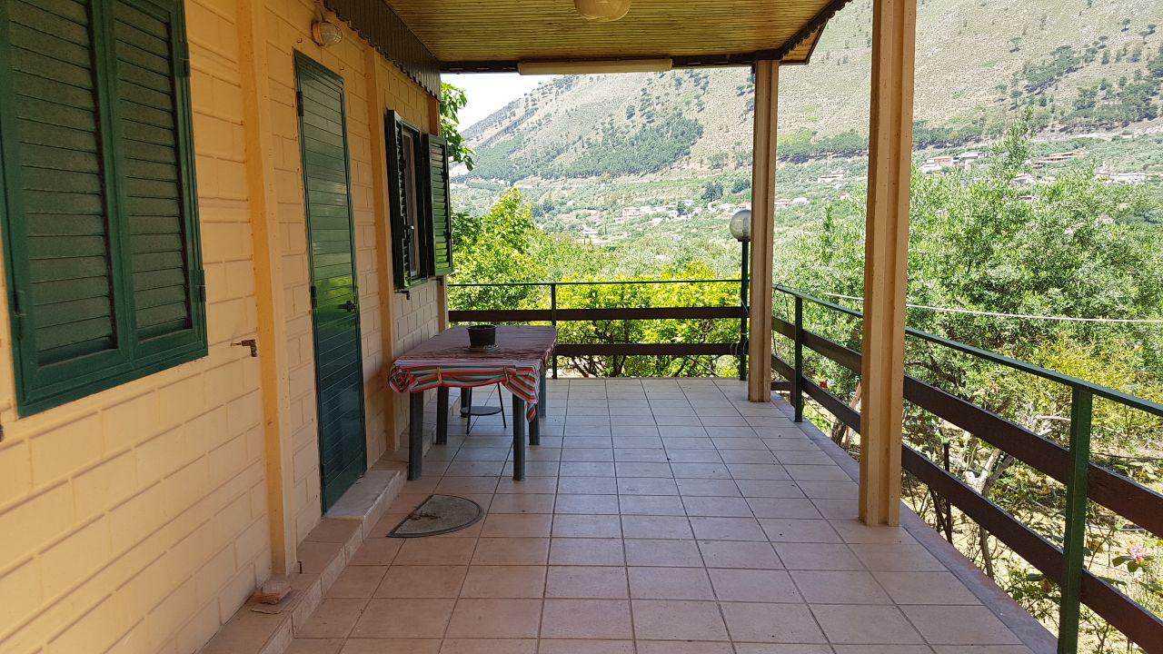 Strada Vicinale Barone, villino per villeggiatura