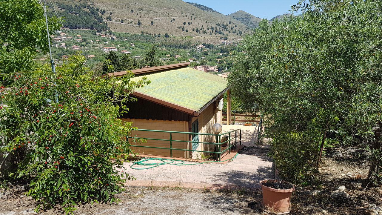 Strada Vicinale Barone, villino per villeggiatura