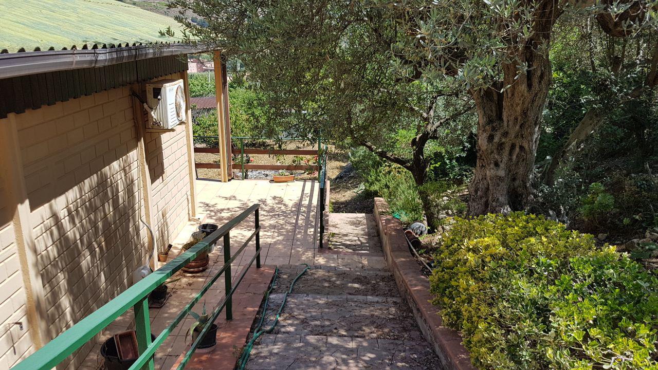 Strada Vicinale Barone, villino per villeggiatura