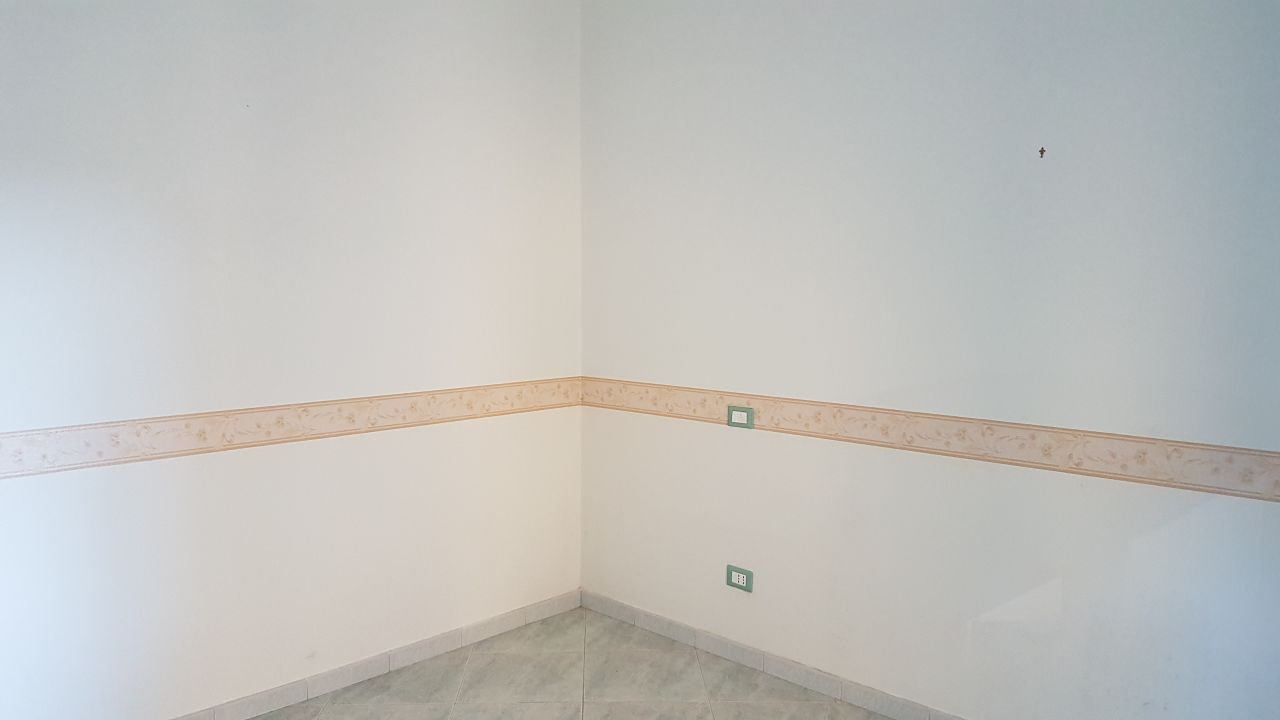 Via Spedalieri 4vani con magazzinetto e ripostigli