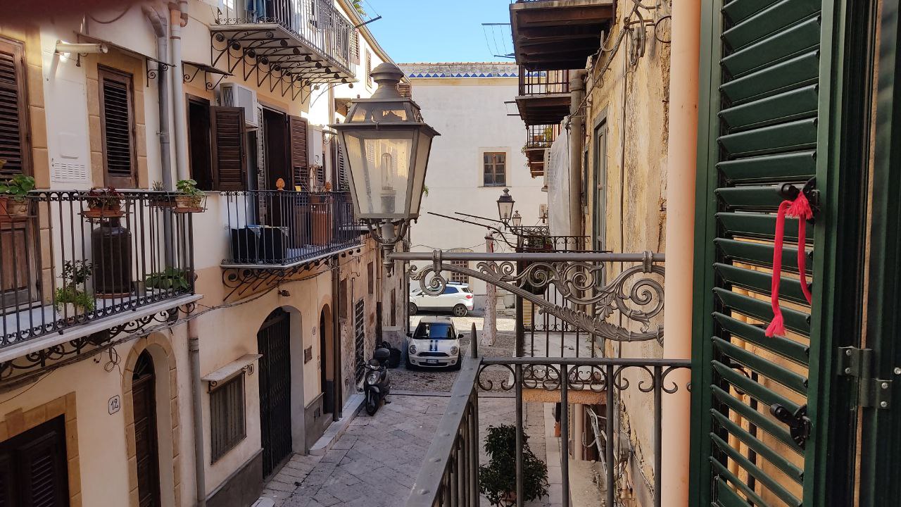 Via Odigitria, 2 locali arredato in centro storico