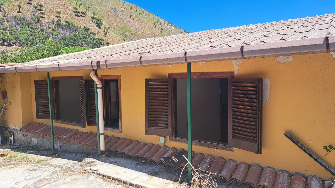 Via Esterna Sant'Elia villino con cucina abitabile