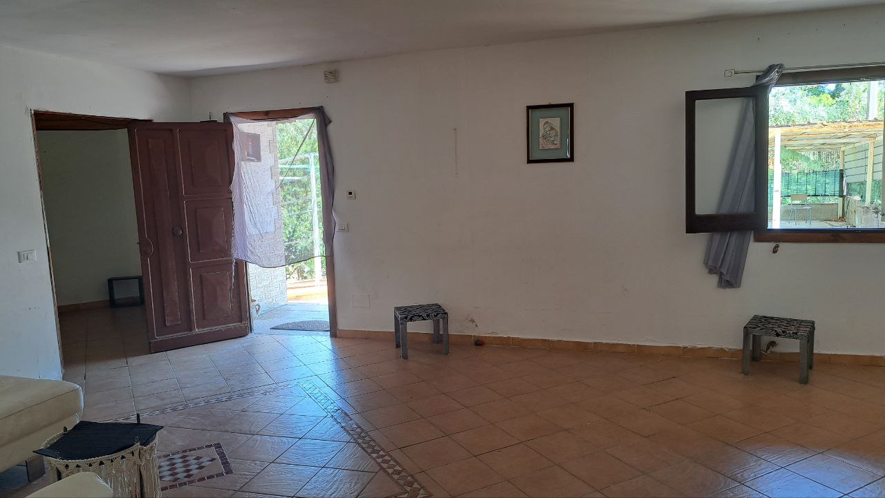 Via Esterna Sant'Elia villino con cucina abitabile