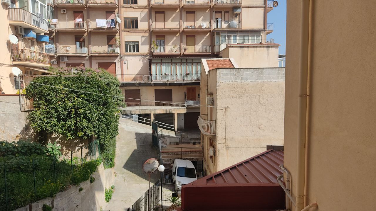 Via della Repubblica, rifinito monolocale arredato