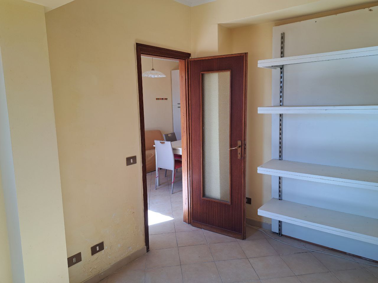 Via Valle Paradiso, 2 locali arredato con box auto