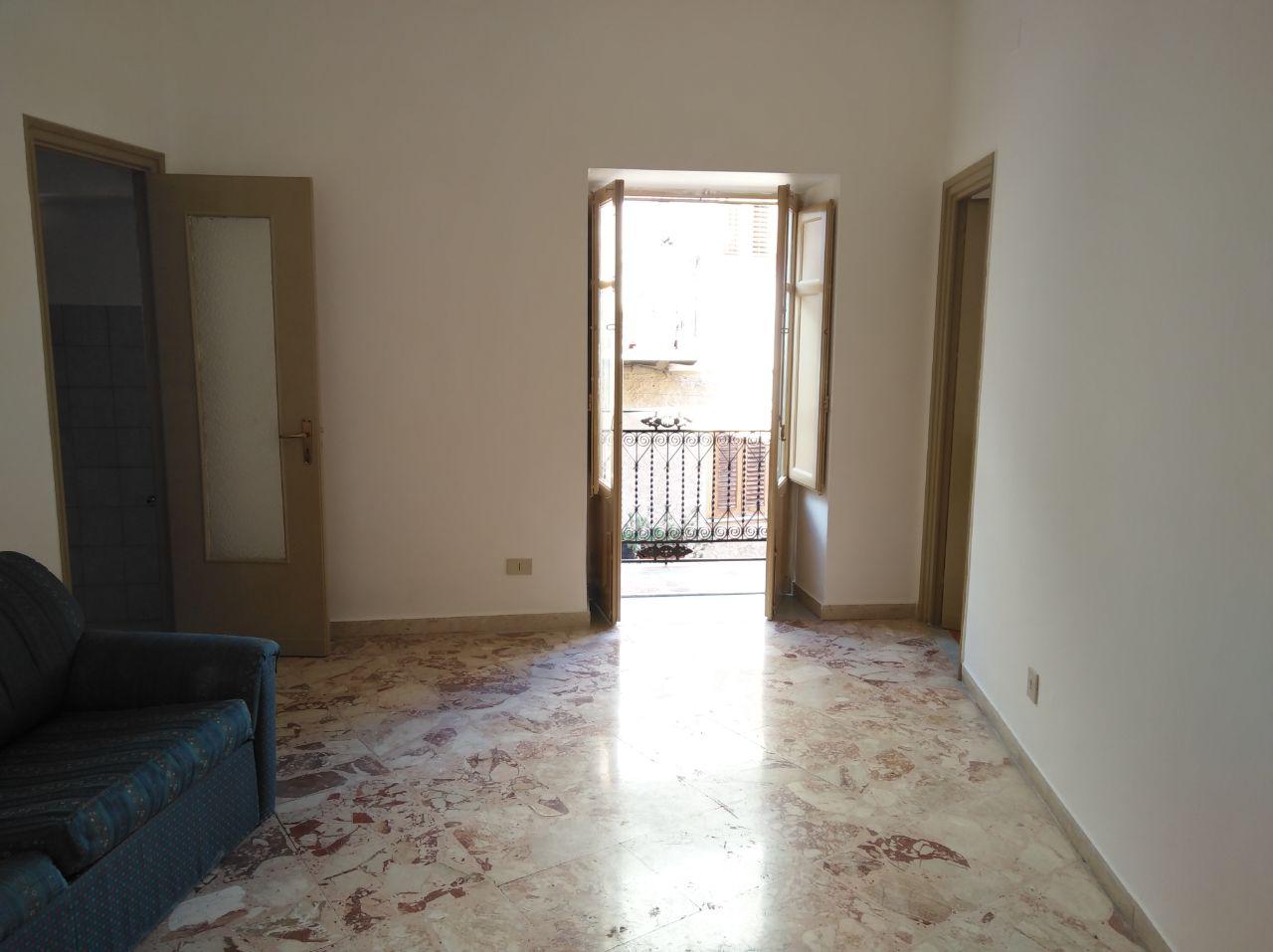 Via Antonio Veneziano, confortevole due vani