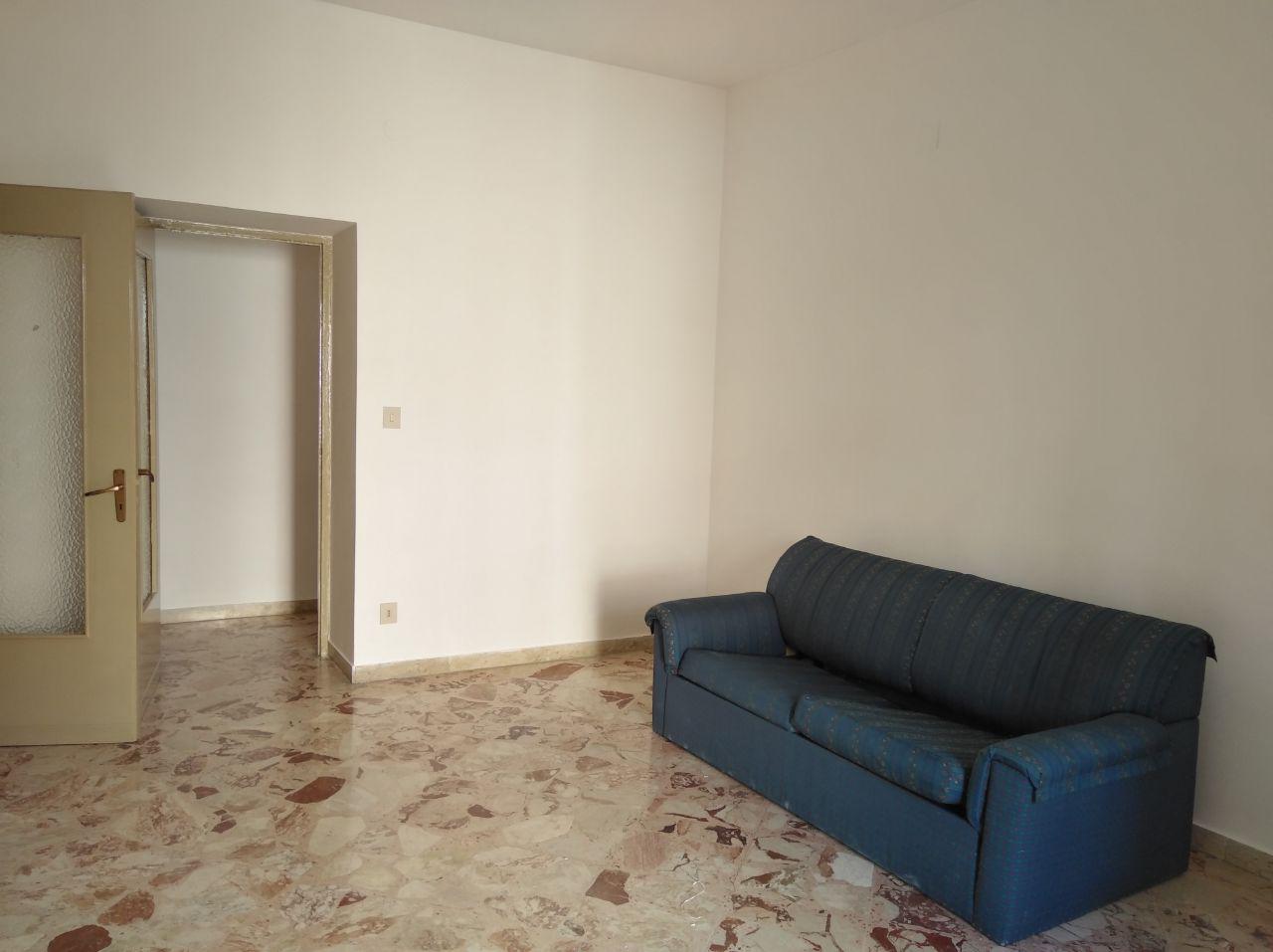 Via Antonio Veneziano, confortevole due vani