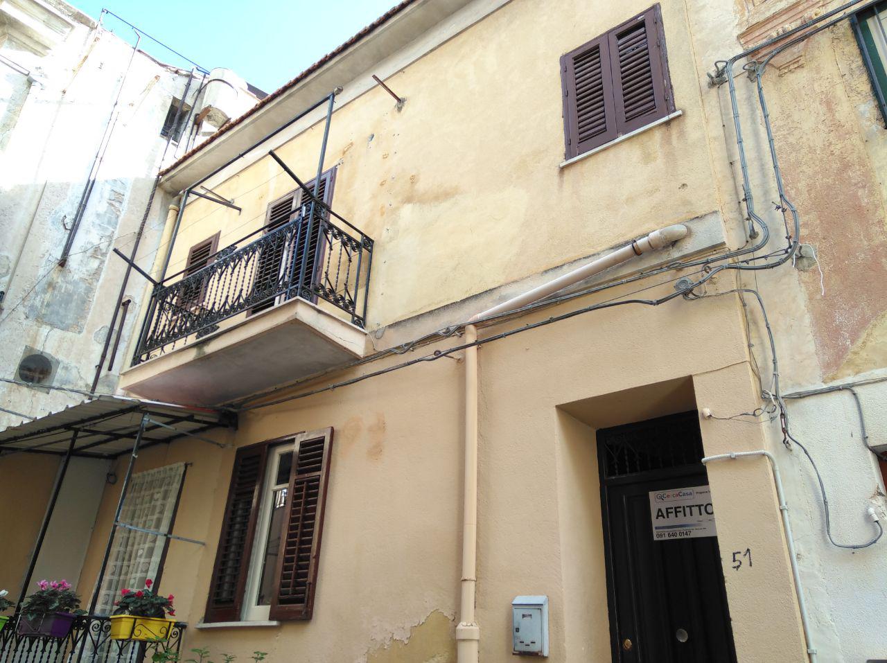 Via Antonio Veneziano, confortevole due vani