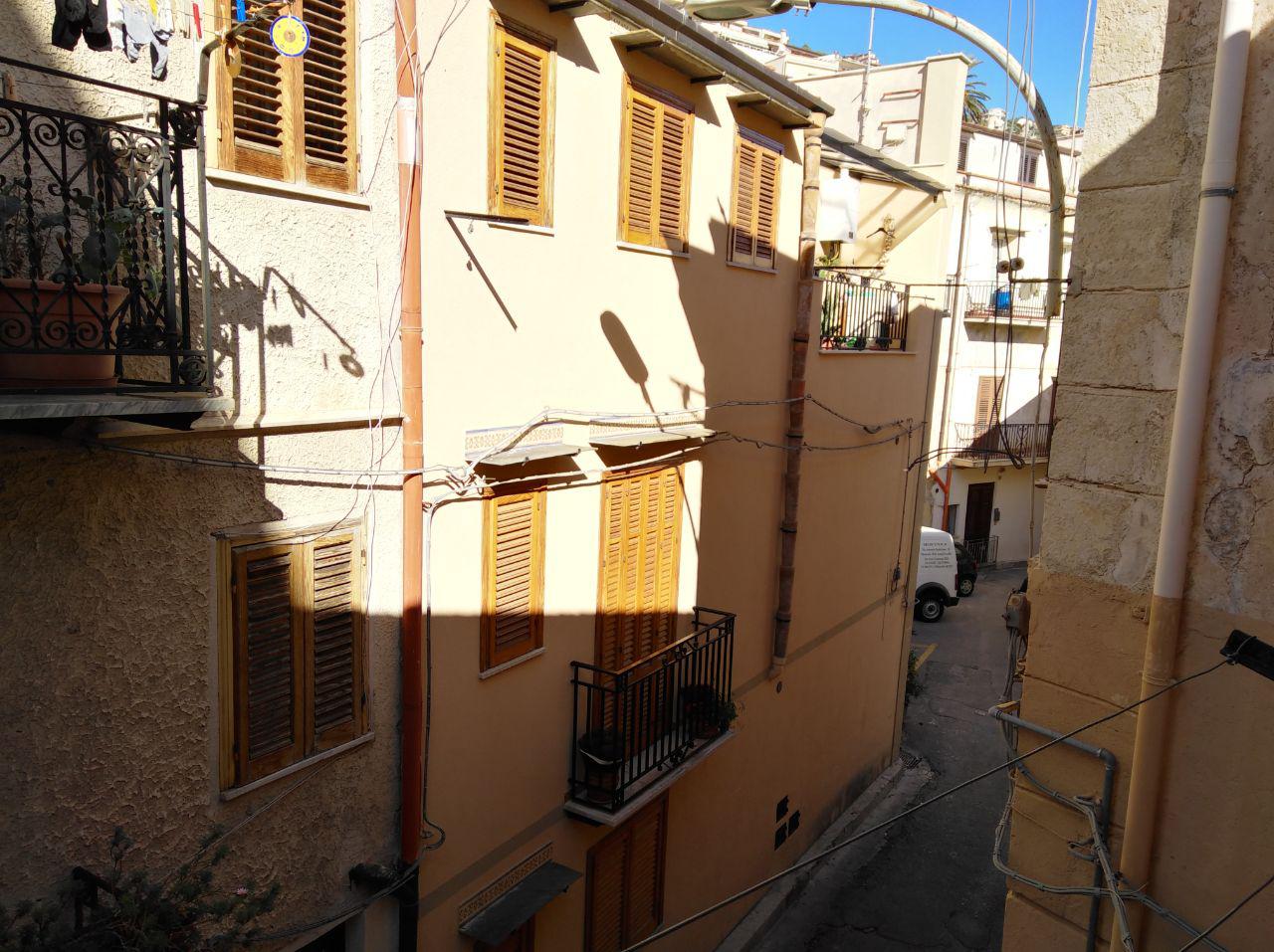 Via Antonio Veneziano, confortevole due vani