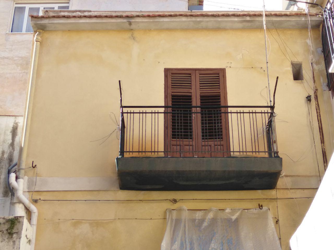 Via Antonio Veneziano, confortevole due vani