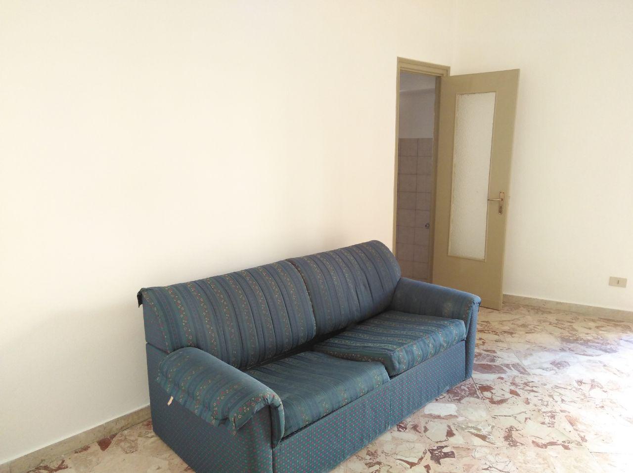 Via Antonio Veneziano, confortevole due vani
