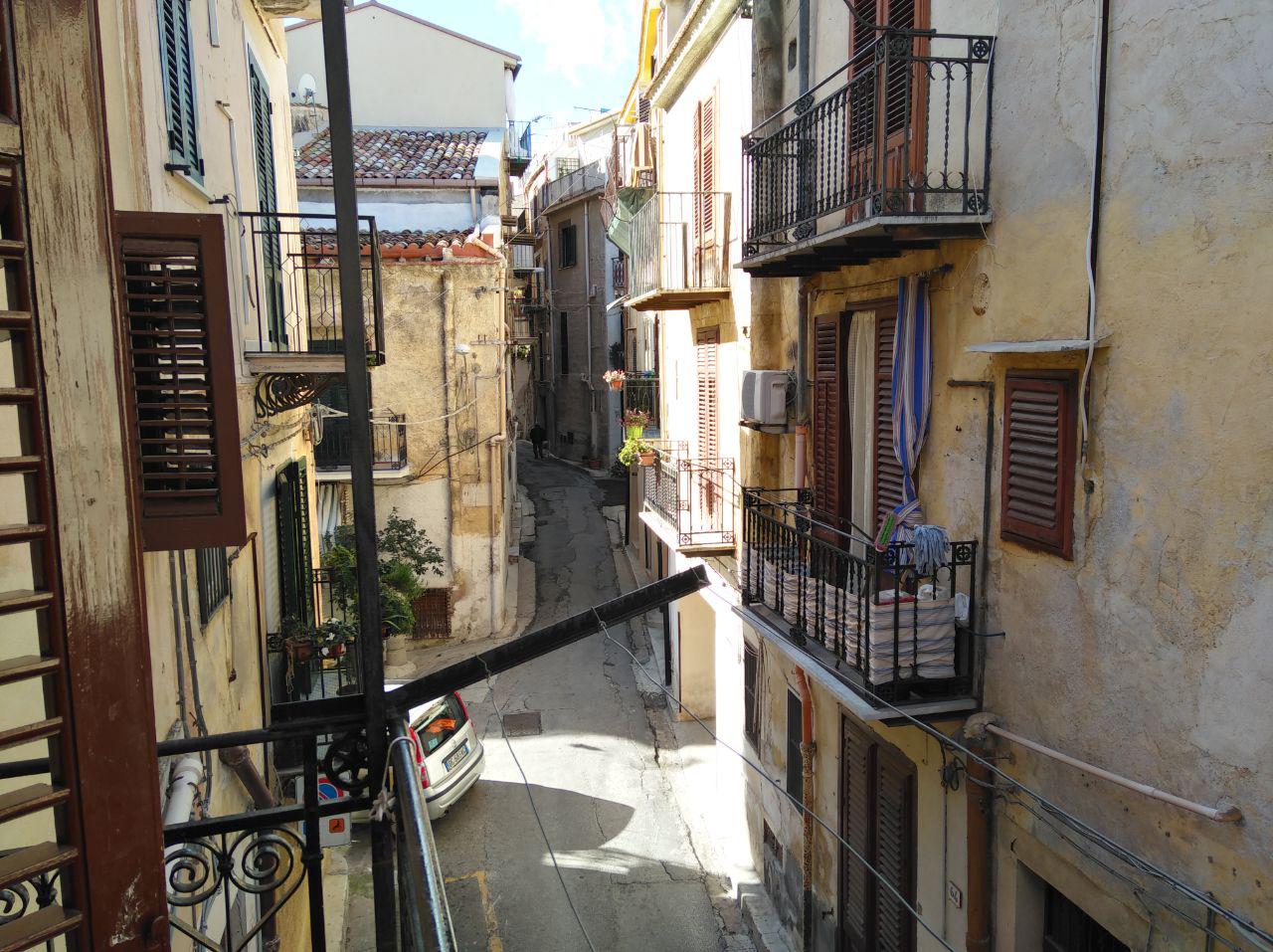 Via Antonio Veneziano, confortevole due vani