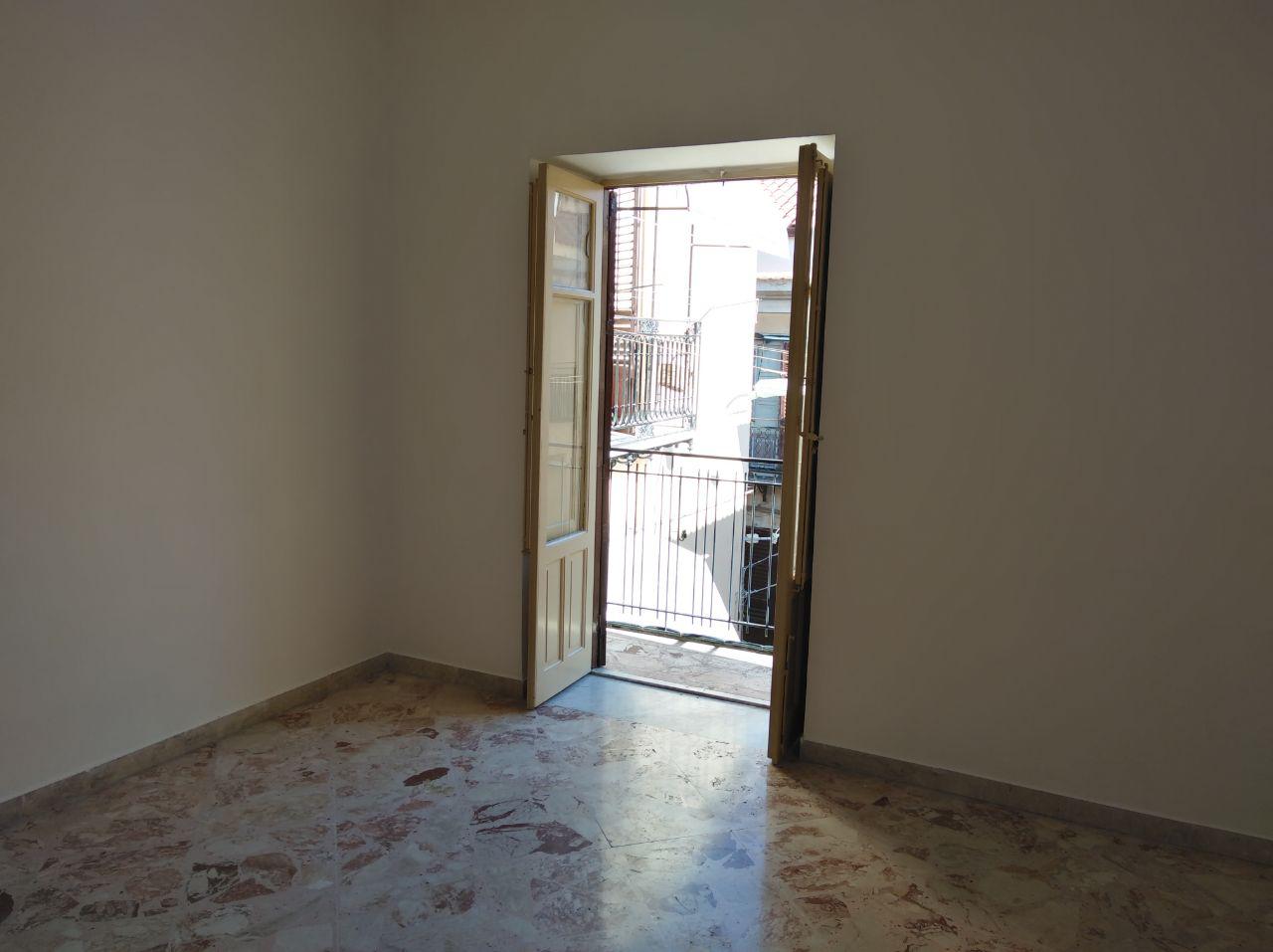 Via Antonio Veneziano, confortevole due vani