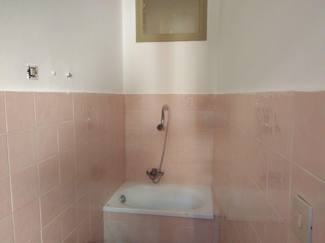 Via Antonio Veneziano, confortevole due vani