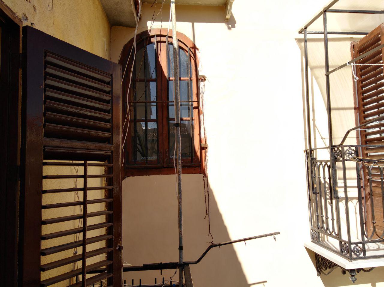 Via Antonio Veneziano, confortevole due vani
