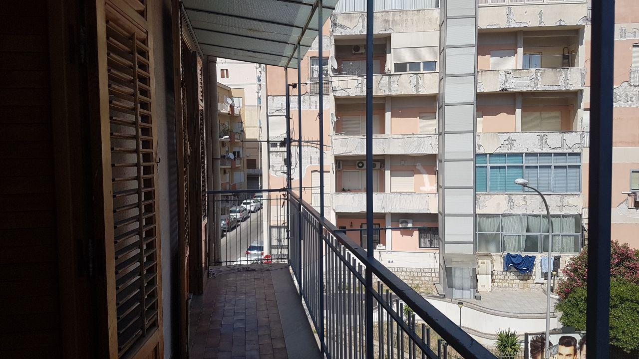 Via del Fante, luminoso appartamento con 3 balconi