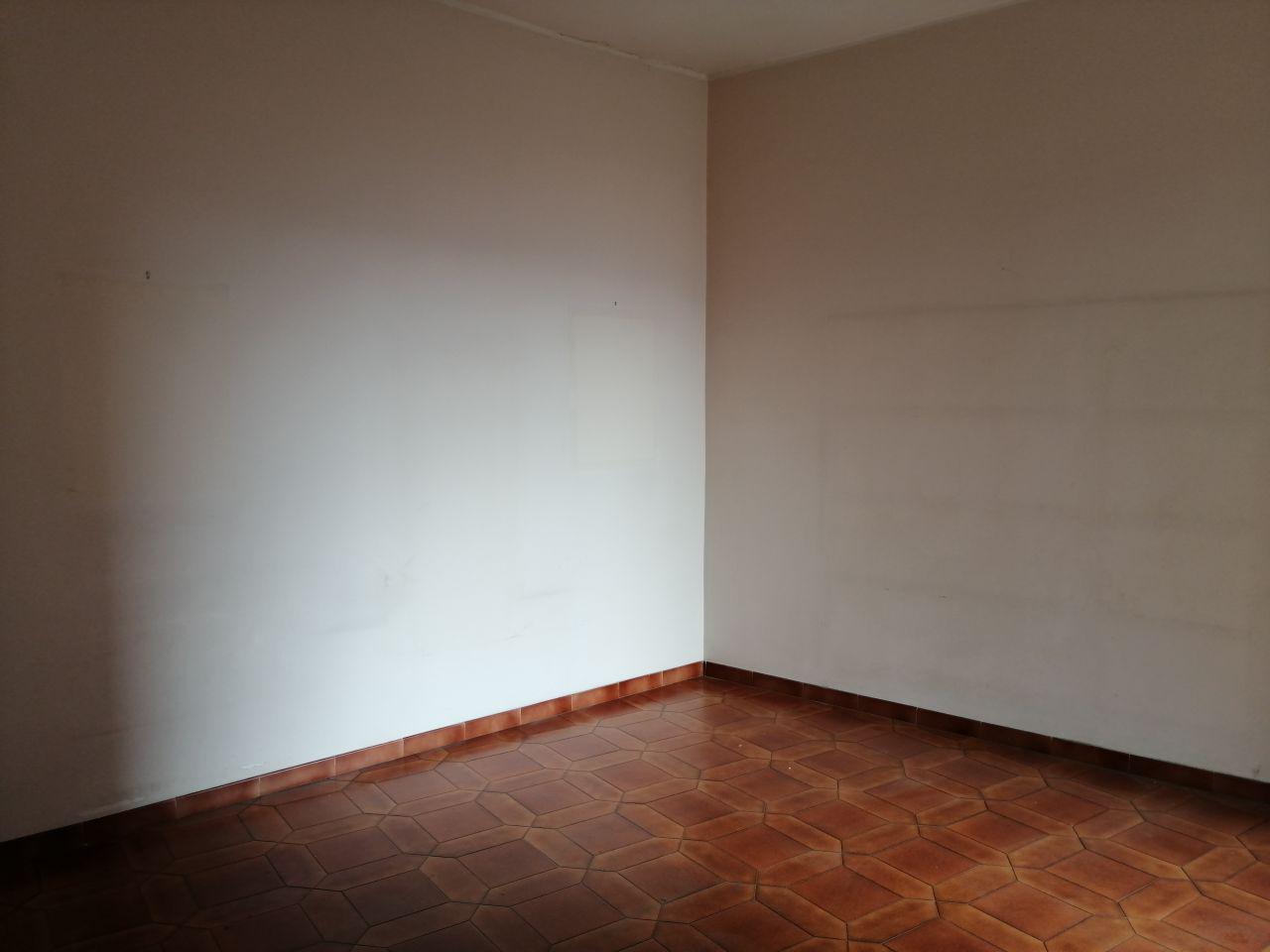 Via del Fante, luminoso appartamento con 3 balconi