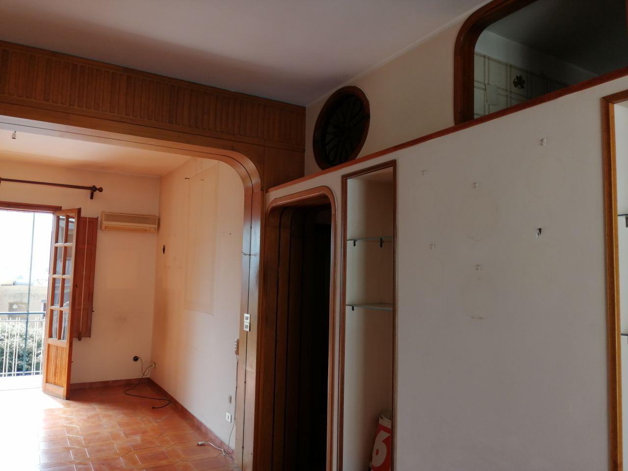 Via del Fante, luminoso appartamento con 3 balconi