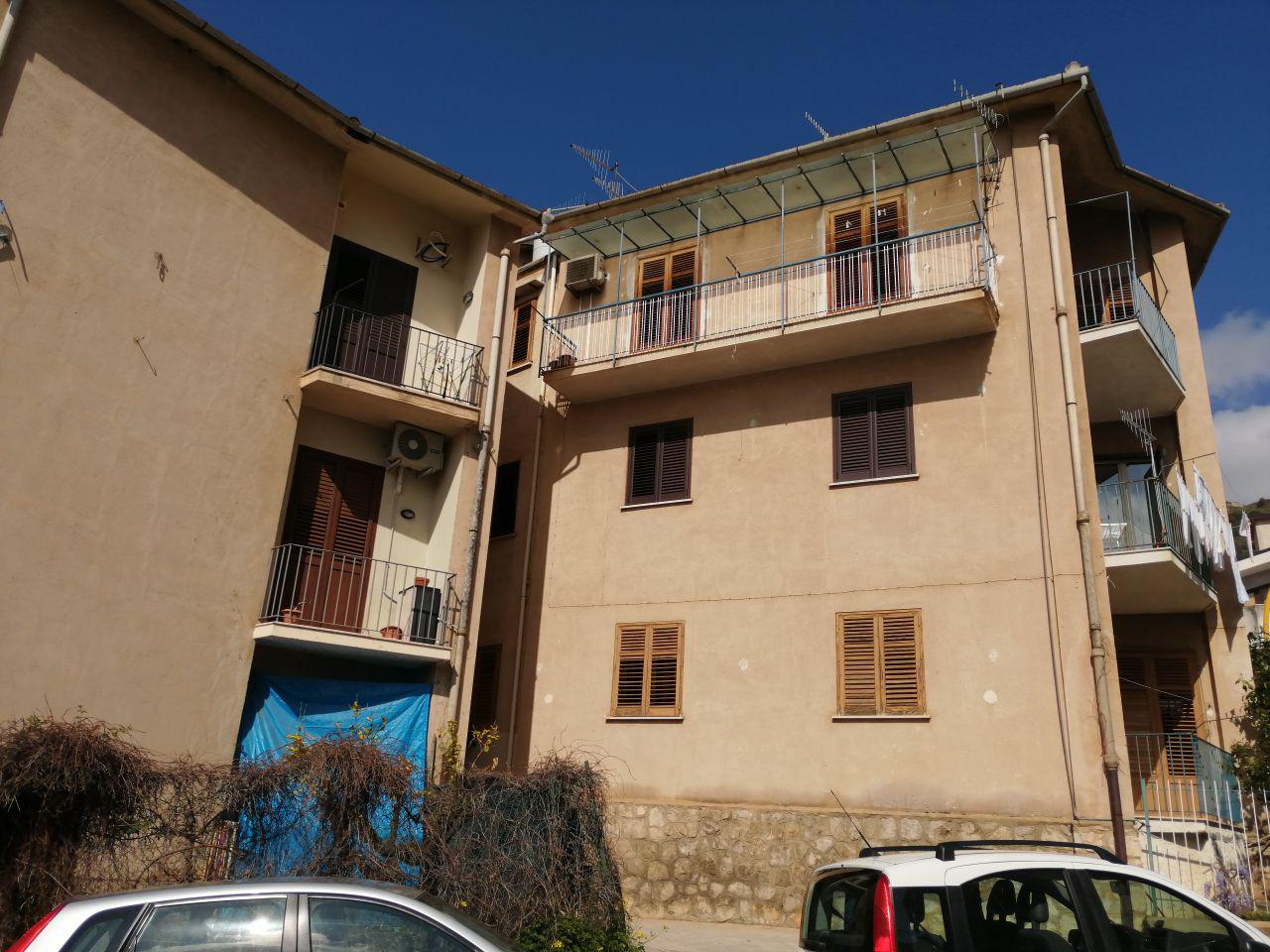 Via del Fante, luminoso appartamento con 3 balconi