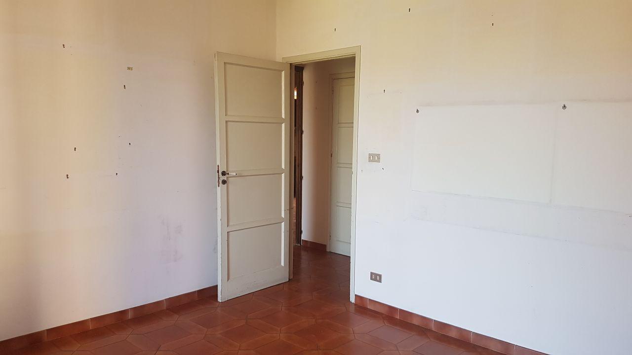 Via del Fante, luminoso appartamento con 3 balconi