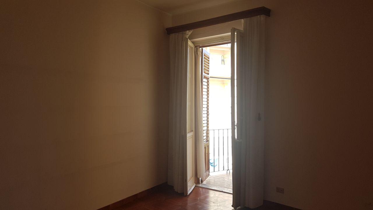 Via del Fante, luminoso appartamento con 3 balconi