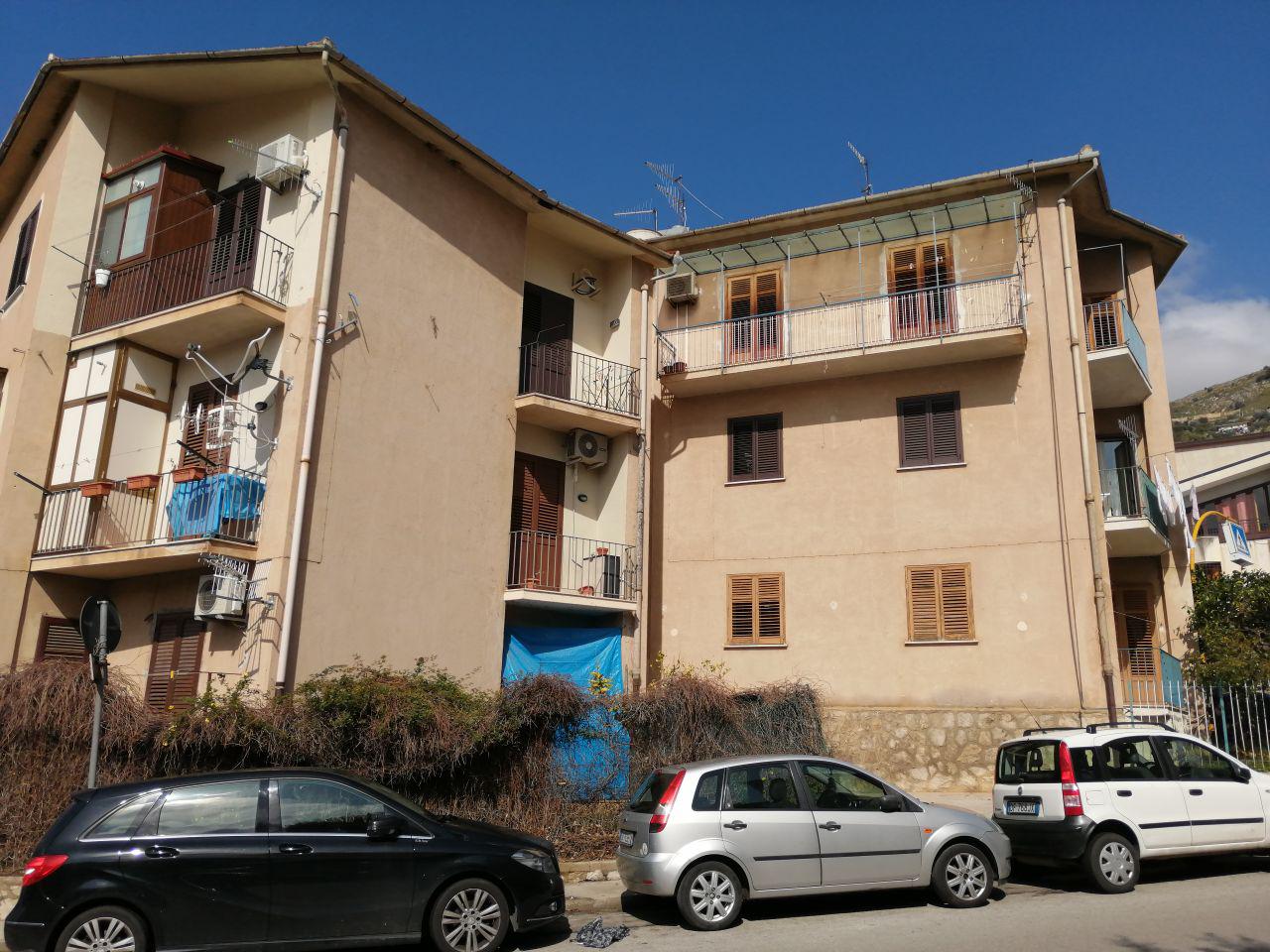 Via del Fante, luminoso appartamento con 3 balconi