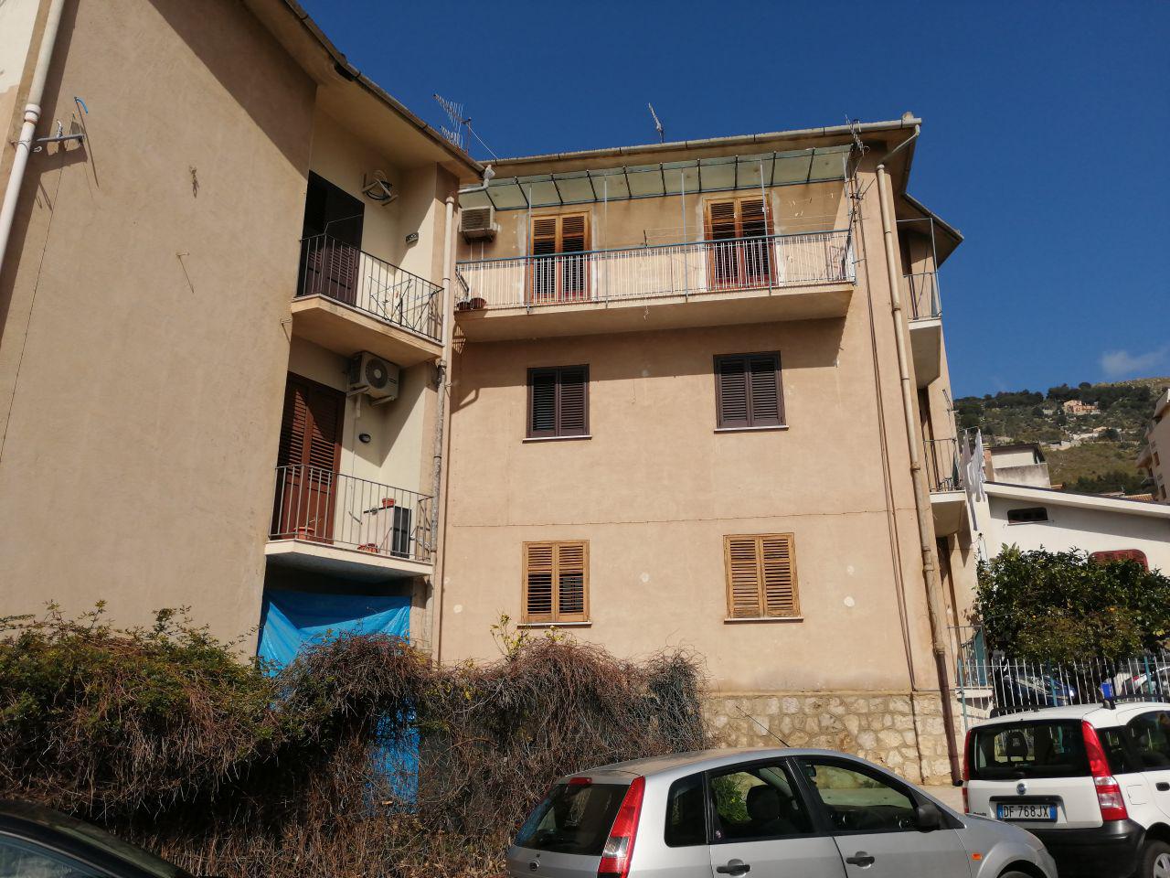 Via del Fante, luminoso appartamento con 3 balconi